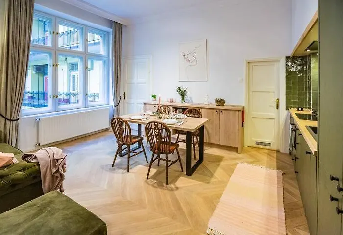 Elegant Oasis In Budapest Downtown