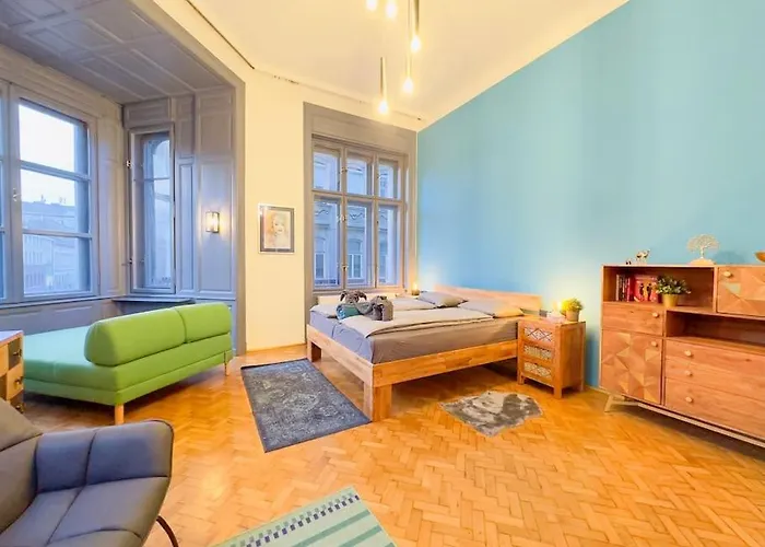 New! Huge Luxury 5Br Condo In Central Budapest - Rose House