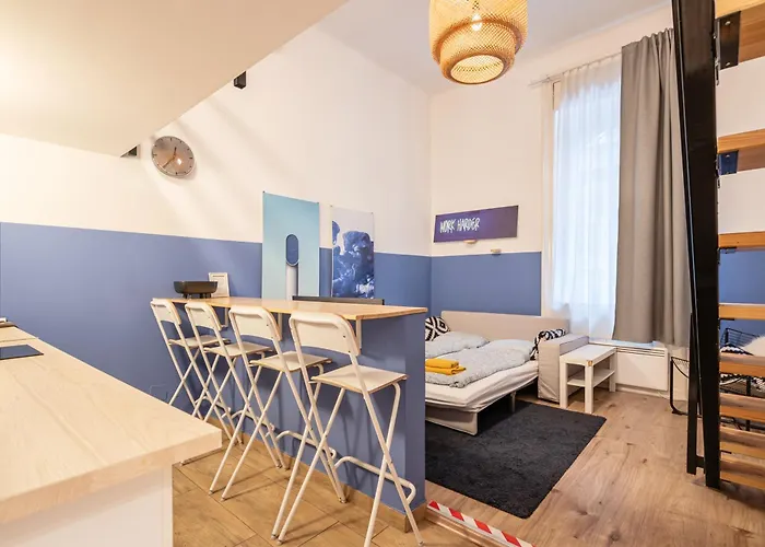 Cosy Studio In Central Party District W41 Blue