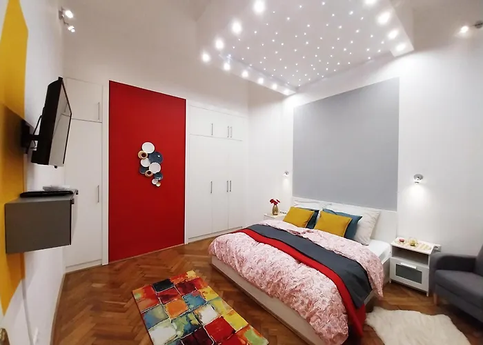 King Bed & Cozy Lighting, Free Wifi In Budapest