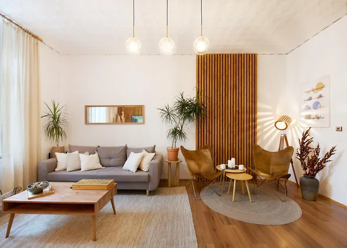 Symphony Apartment - Free Parking & Airport Taxi