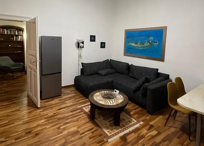 Tony Apartman