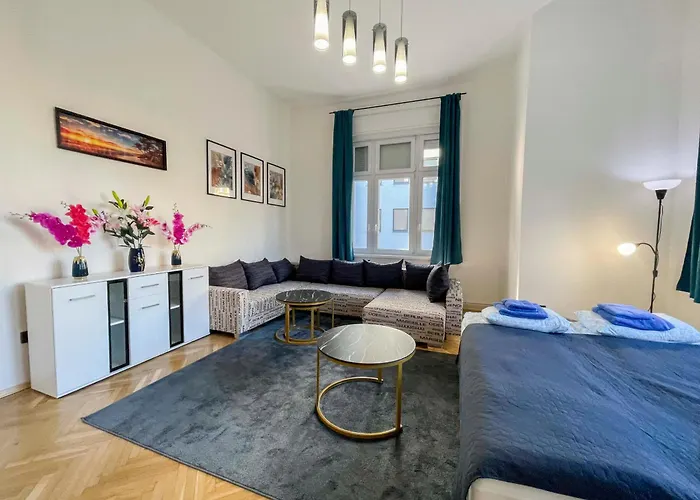 W25 Spacious 3Br Free Parking