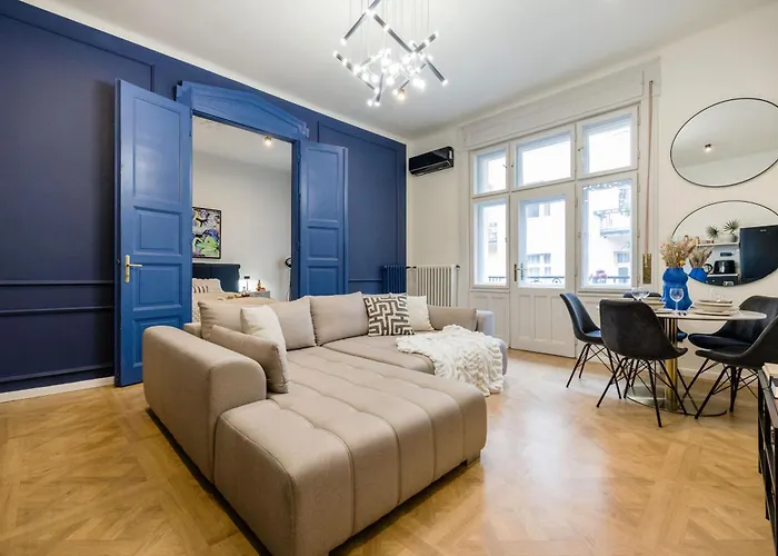 Central Charm In Budapest\'S Bustling 7Th District