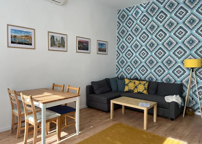 Centerpoint R7 Apartment