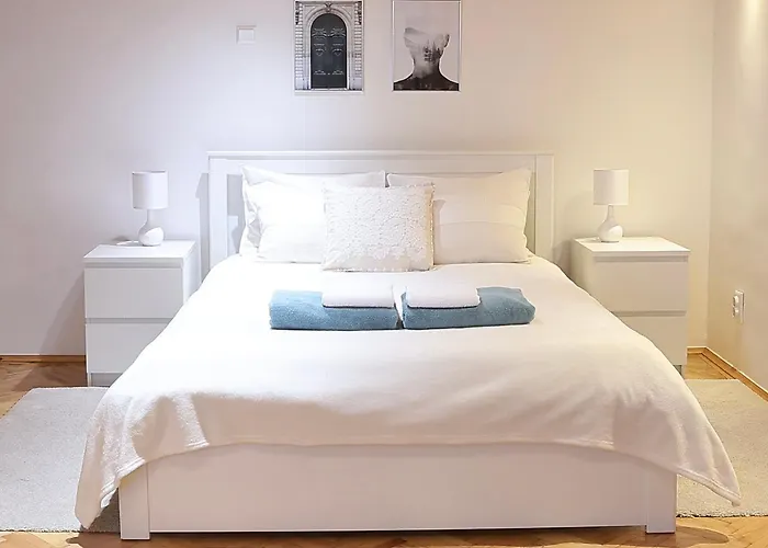 Christie\'S Downtown Apartment