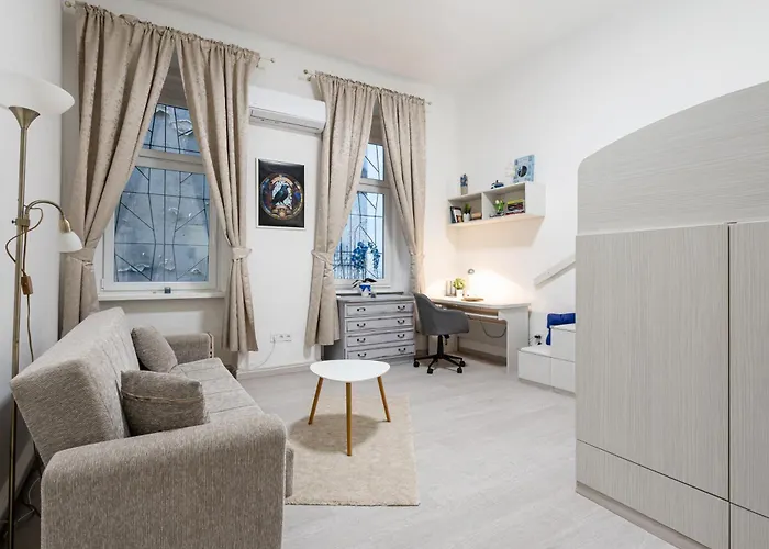 Rowena Holiday Home