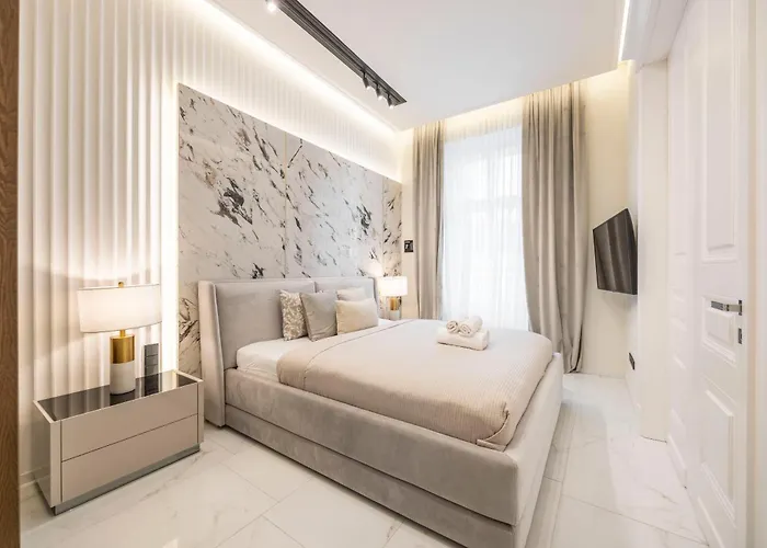Luxurious High-End Central Grand Residence Next To The Basilica