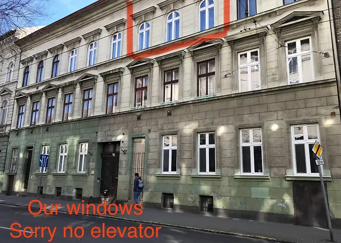 Perfect Location,Newly Decorated Modern, Large Place 60 M2, Really Quiet So You Can Have A Good Night Sleep, Ac, Netflix, Smart Tv, High-Speed Internet, World Famous New York Cafe Only 10 Minutes Walk