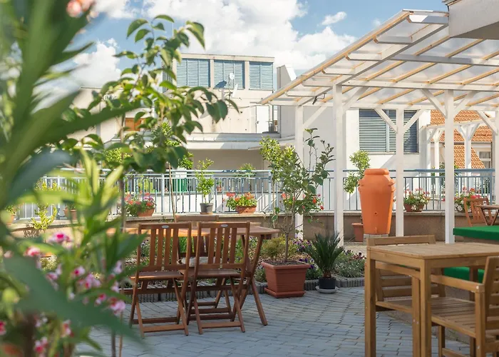 Rooftop City Residence With Deep Garage