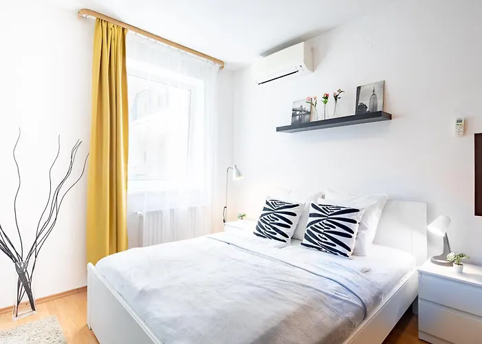 Central - Cozy Air Conditioned Studio