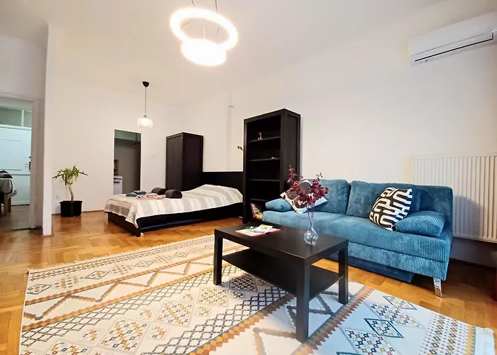 Hero\'S Square Apartment