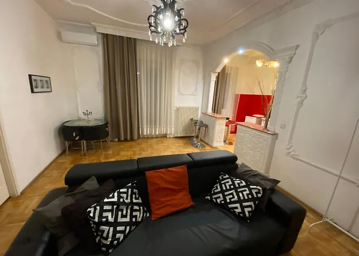 Heart Of The City 2 Bedrooms, Living Rooms, Bathrooms, With Ac