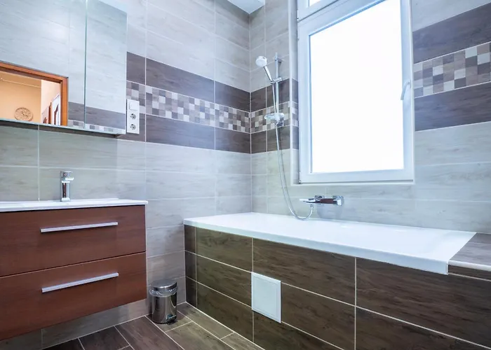 Apartment Near Opera In Downtown Budapest