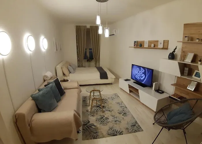 Palace District, Leisurely Nest In Crowded Dwntwn