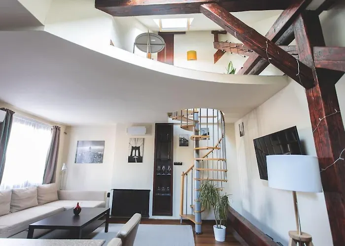Klotild & Matild Top Floor Apartment In Downtown
