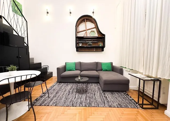 Cozy Downtown 2Br Ground Fl Apt - Green Piano