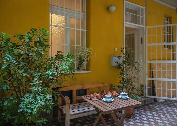Central Apartment Urban Jungle In Budapest