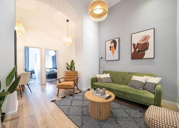 The Grove Hideaway Central 2Br Retreat