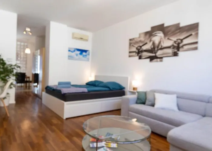 Downtown Pilot Apartment