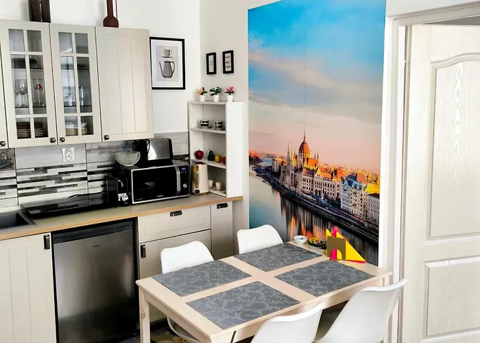 Margaret & Violet - Stylish Downtown Apartments In Budapest