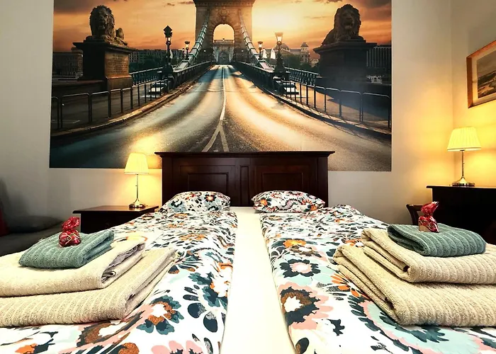 Liana-Luxury And Central Flat