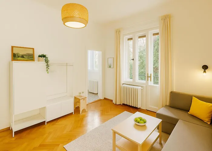 Somogyi Apartment With Balcony