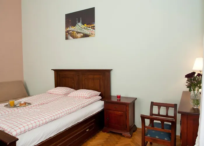 Liana-Luxury And Central Flat