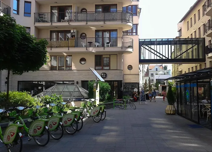 Gozsdu Spacious Apartment