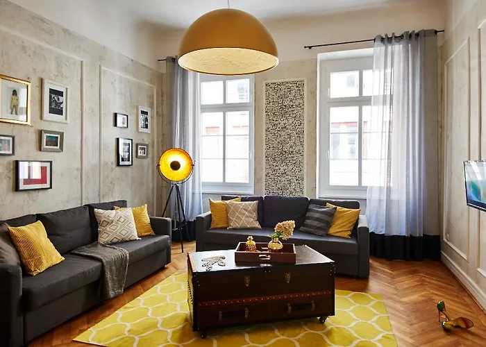 King Street Design Apartment For 12