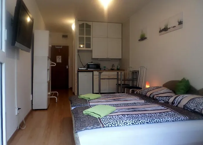 Apartments Leslie