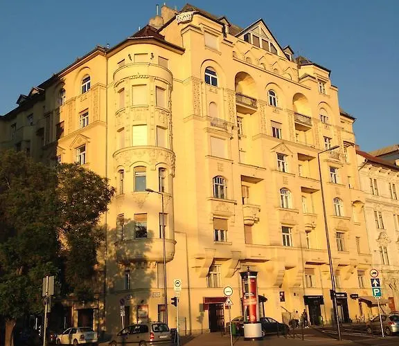 Elizabeth Apartment
