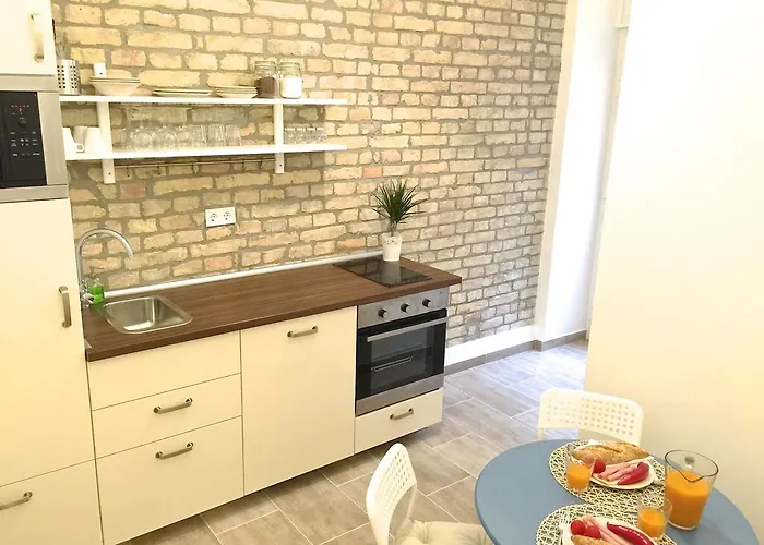 Elizabeth Boulevard Apartment