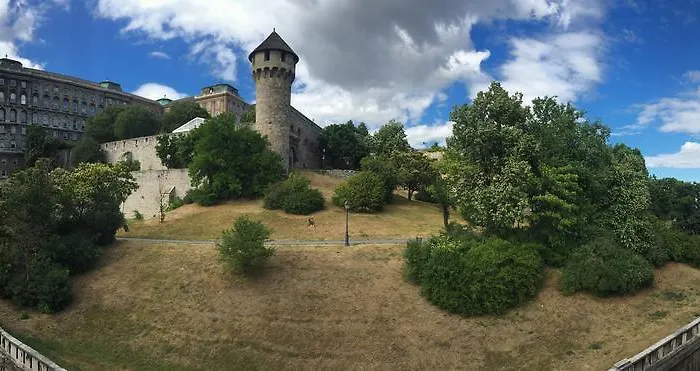 Castel View Apartment