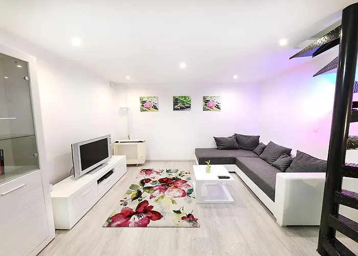 Mayflower Downtown Apartment