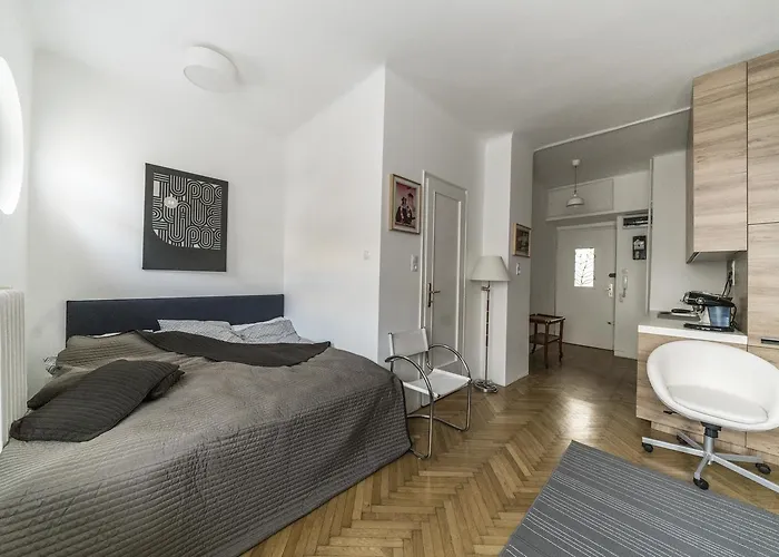 Cozy Little Apartment With Baby Crib