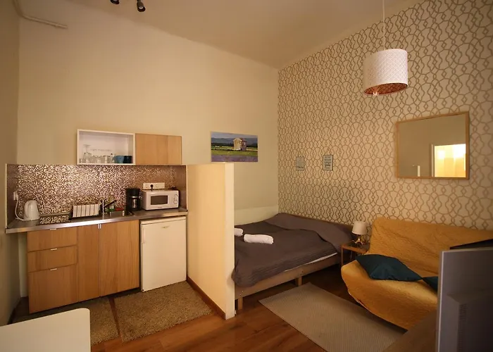 Home Apartment Near Blaha Lujza Square
