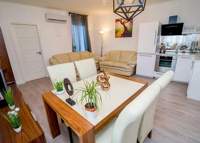 Choosy City Flat