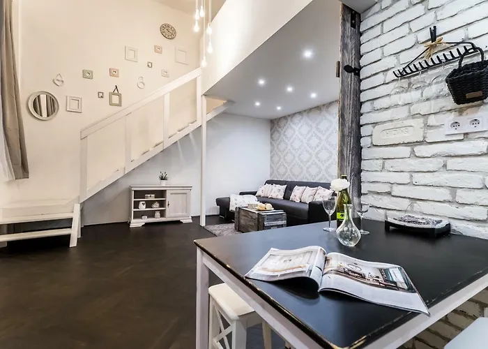 Bpr Vintage Garden Apartment With Terrace & Sauna