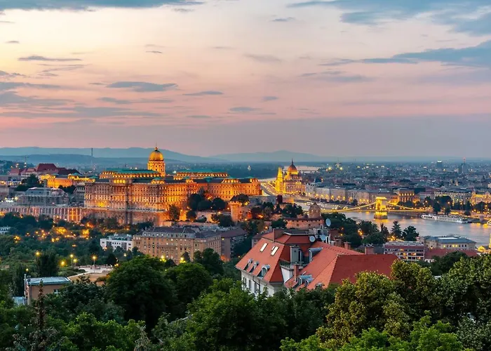 Apartment On Gellert Hill Downtown With Free Garage & Castle View