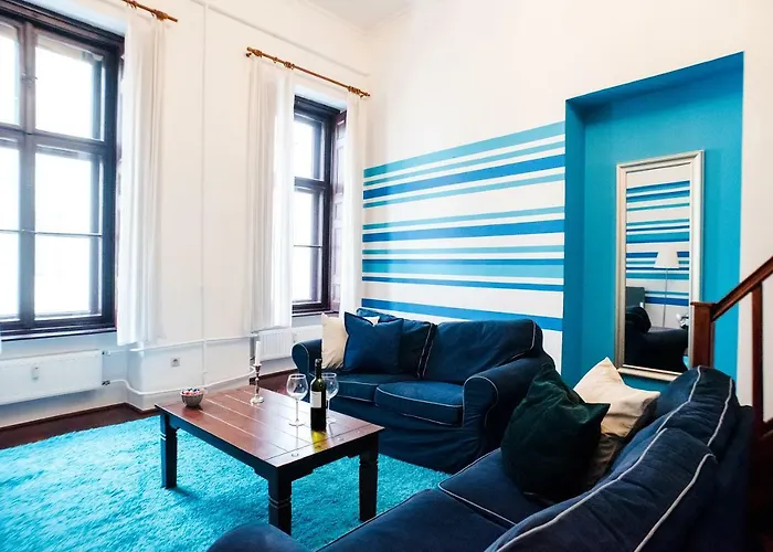 Indigo Apartment With Free Parking