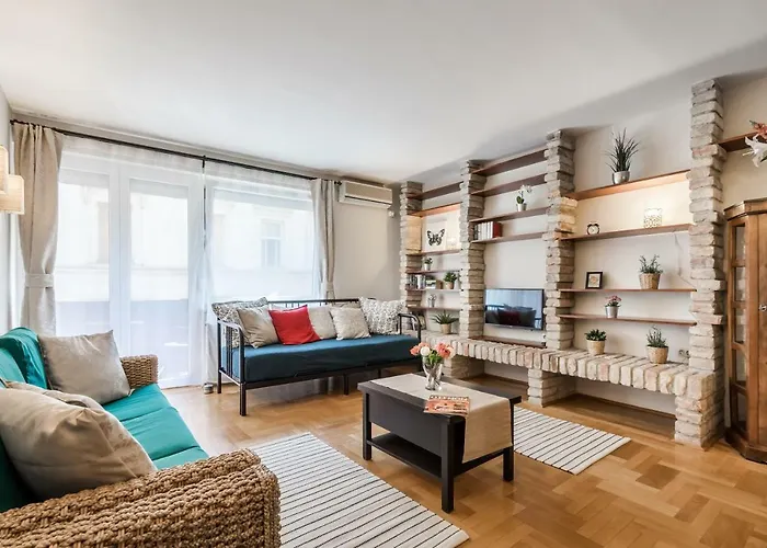 Bpr Golden Corner Suite With Balcony & A/C