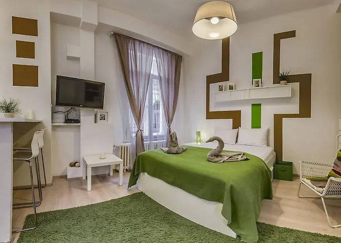 Your Frisky Home In The Iconic Vaci Street