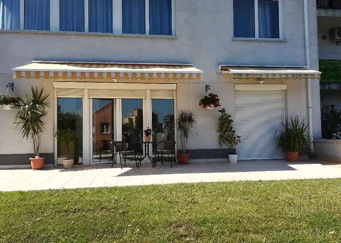 Homy Apartment In Buda, With Safe Garage And Terrace