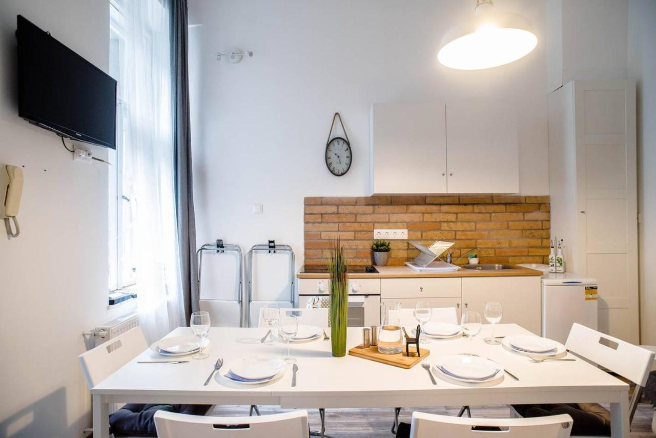 Comfy, Renewed 3 Bedroom In Center Apartamento
