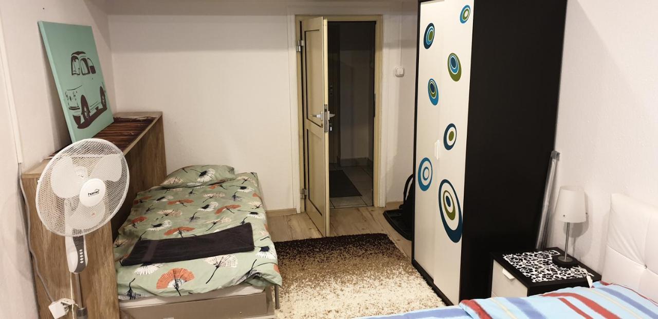 Hostel V61 *