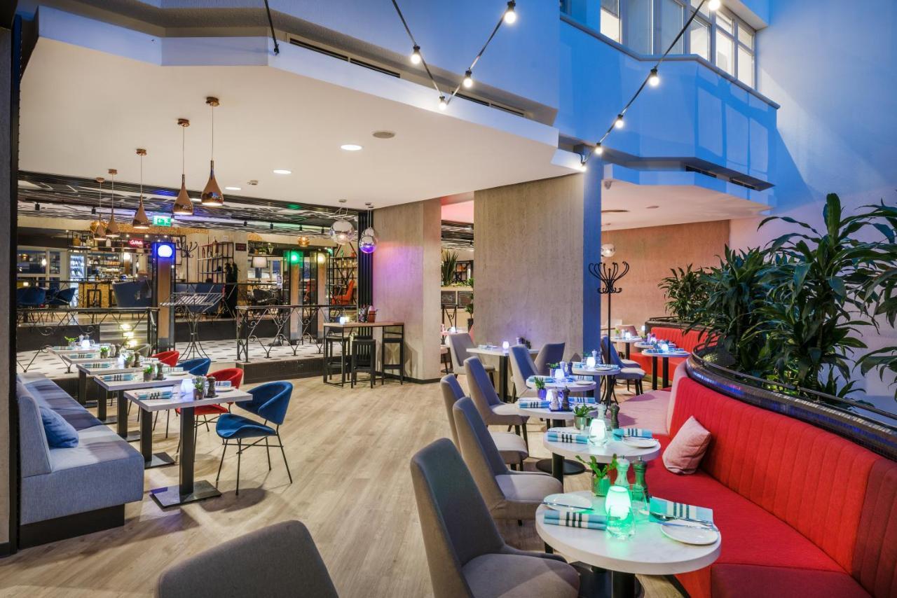 Ibis Castle Hill 3*