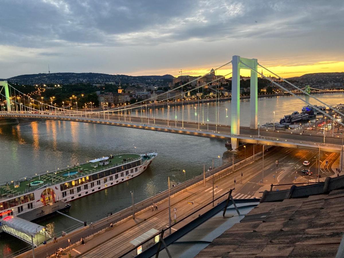 Appartement Riverside Flat With King Castle View *
