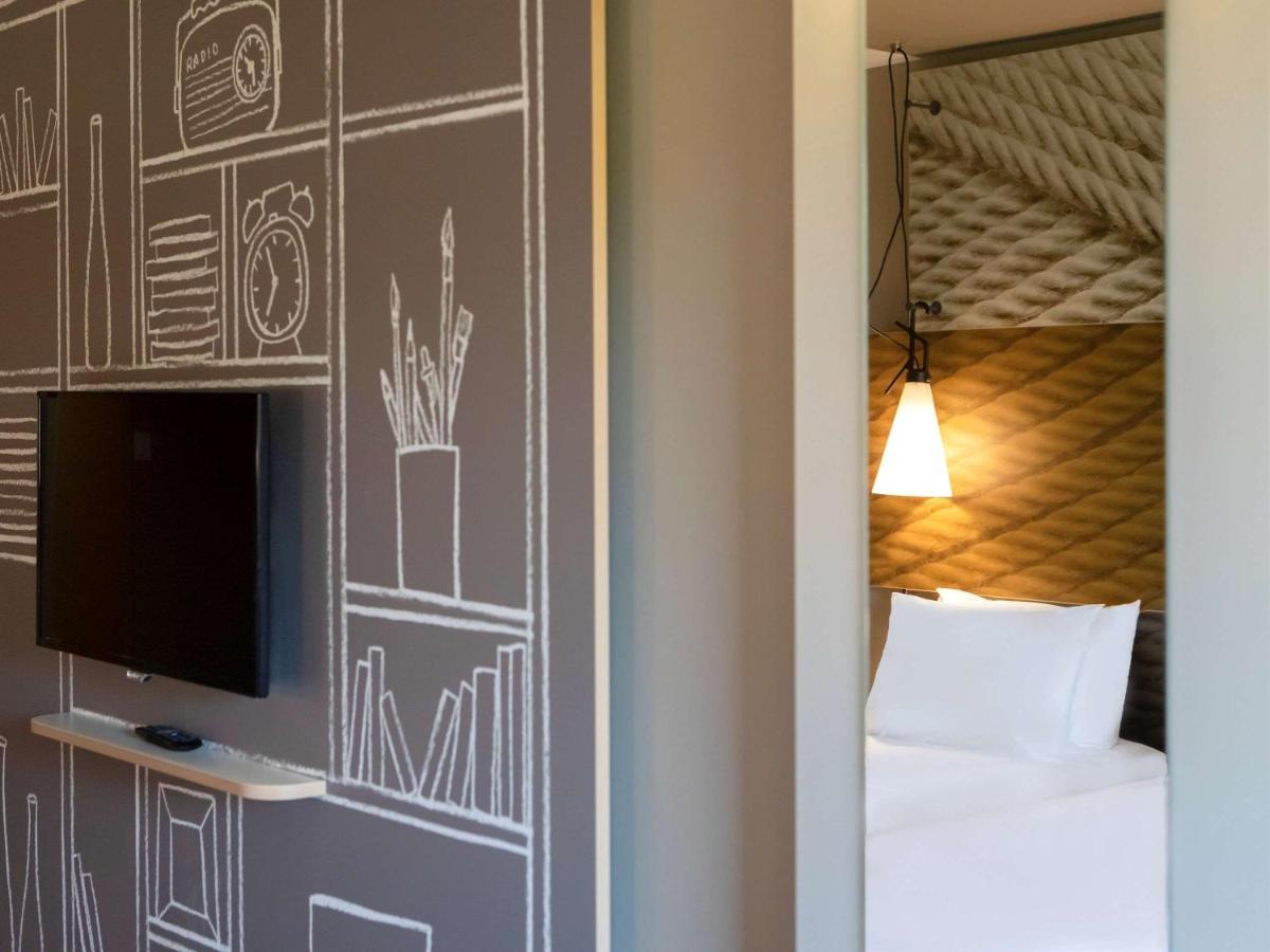Ibis Castle Hill 3*