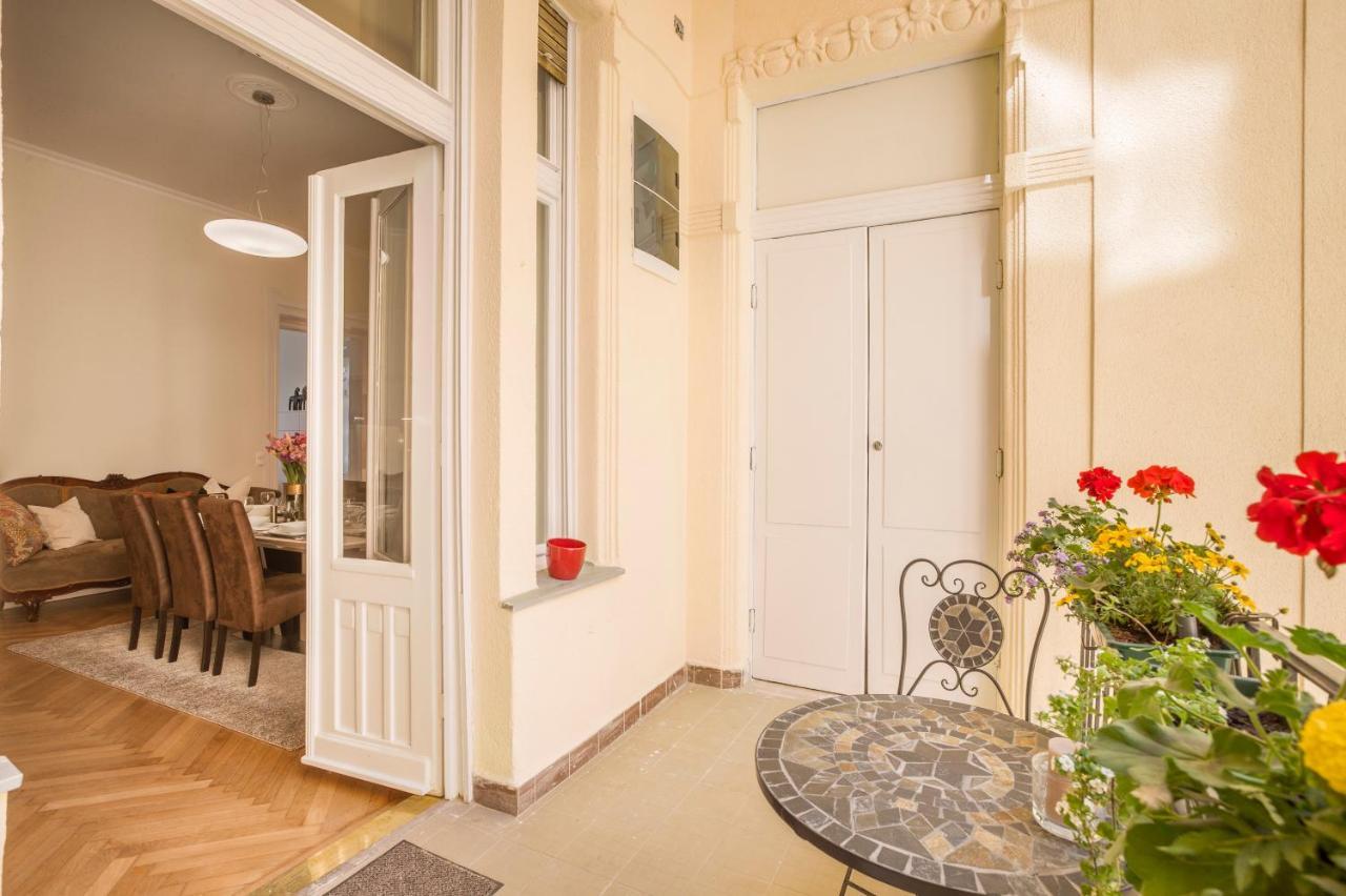 Modernized Unique Huge On 135sqm Lejlighed